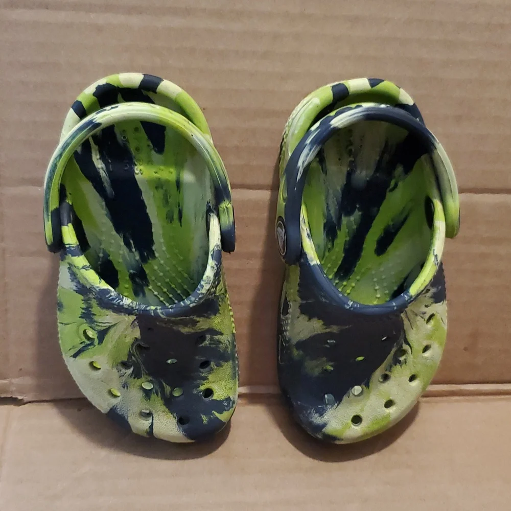 CROCS comfortable stylish